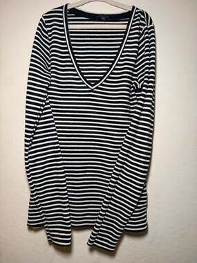 Express Black & White Striped Long Sleeve V-Neck Top Size M